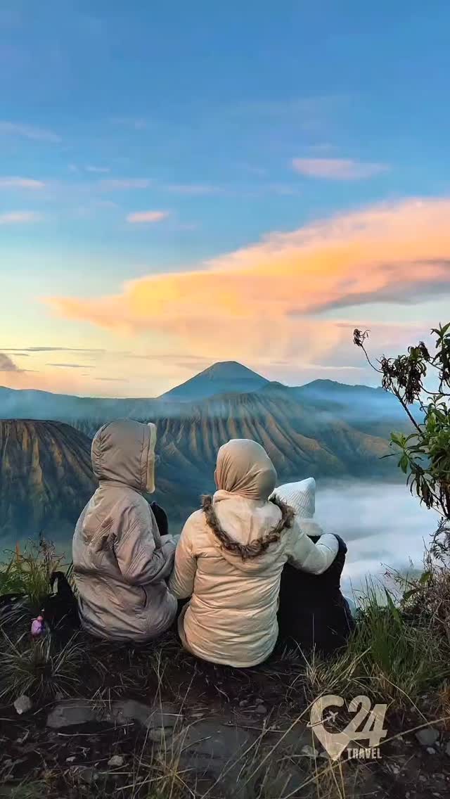 Menikmati suasana Bromo bersama orang tersayang bikin setiap momen jadi lebih hangat dan menyenangkan.
Yuk, rencanakan family trip yang santai dan penuh cerita indah bersama keluarga 🤍Info promo & konsultasi klik link bio 👉 @24travel.id#24travel #semuabisaliburan #paketwisatabromo #tripbromo