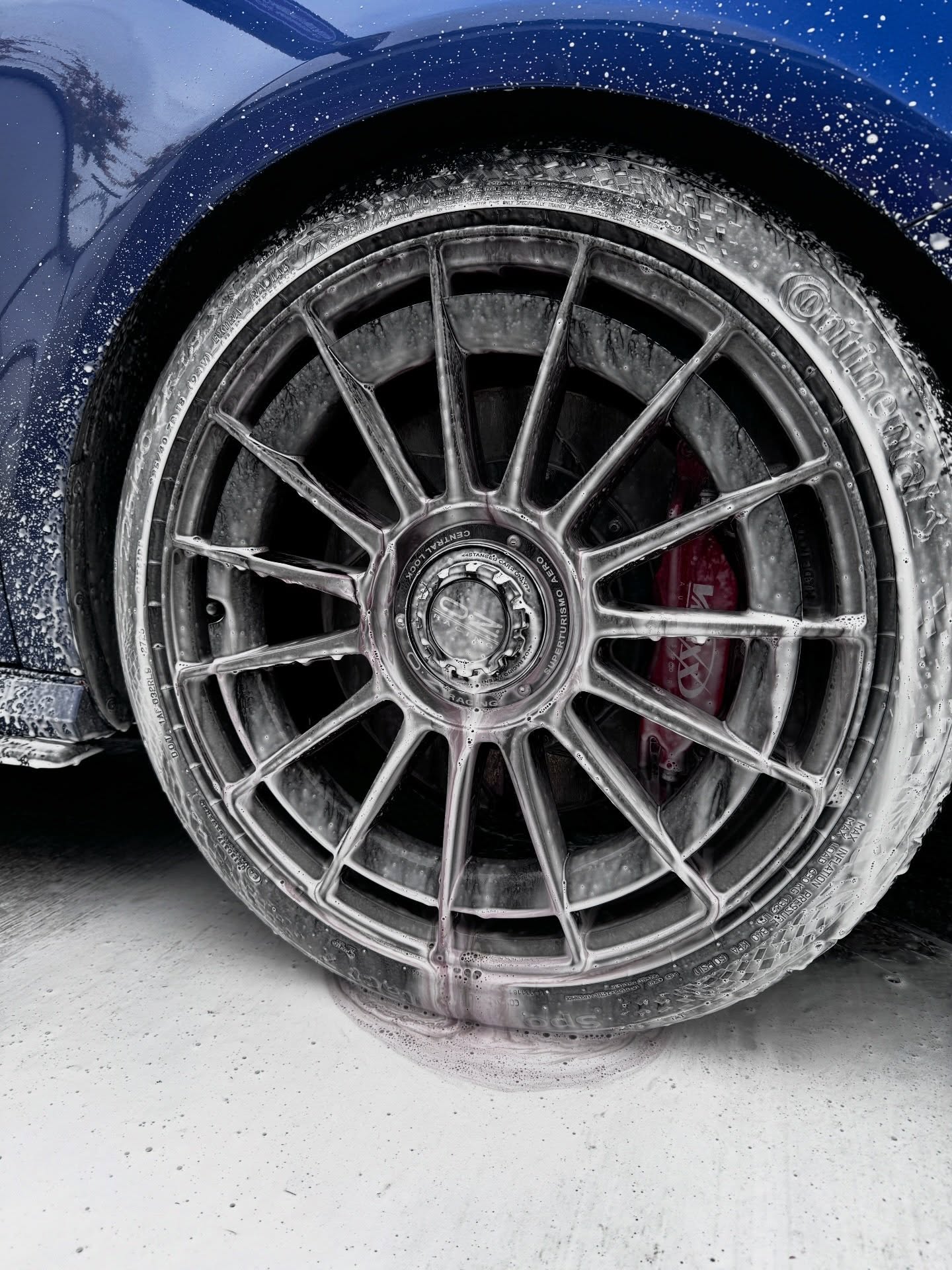 Wheels don’t lie… and these are bleeding perfection 🩸✨
Our premium wheel cleaner cuts through brake dust like it’s nothing, reacting instantly to lift grime and reveal that factory-fresh finish 🔥
At Moonbeam, it’s not just a wash — it’s a transformation.
Pull up dirty… leave flawless💜✨