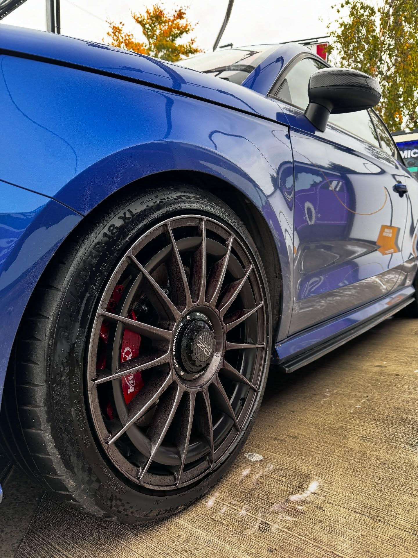 Wheels don’t lie… and these are bleeding perfection 🩸✨
Our premium wheel cleaner cuts through brake dust like it’s nothing, reacting instantly to lift grime and reveal that factory-fresh finish 🔥
At Moonbeam, it’s not just a wash — it’s a transformation.
Pull up dirty… leave flawless💜✨