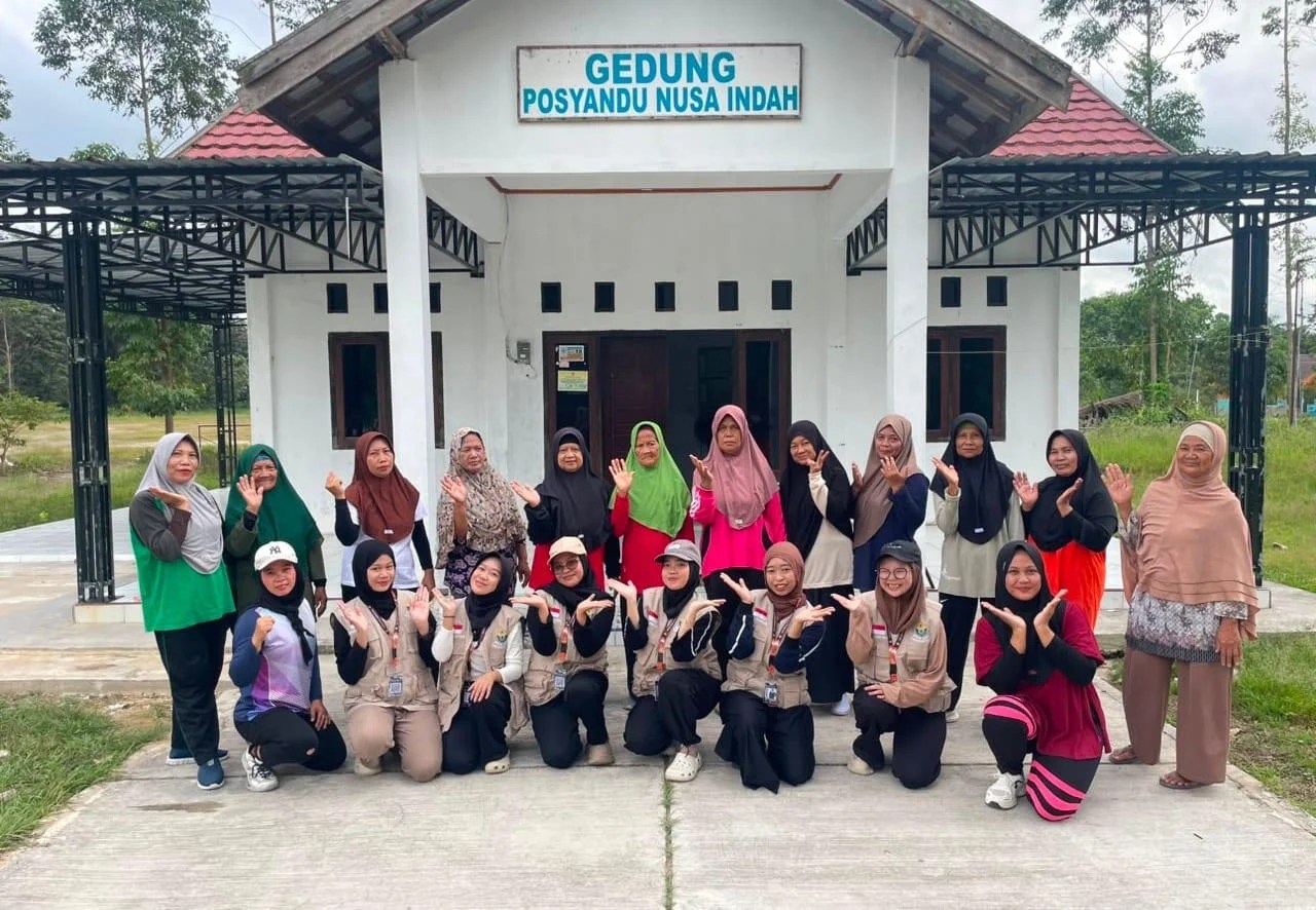 KKN UIN Palangka Raya Kelompok 27: Apresiasi Semangat Ibu‑Ibu Lansia Desa Mekar Mulya dalam Senam Rutin Hari Sabtu Desa Mekar Mulya, 21 Juli 2026 — Semangat hidup sehat yang ditunjukkan oleh ibu-ibu lansia di Desa Mekar Mulya menjadi inspirasi bagi banyak pihak, termasuk mahasiswa(i) Kuliah Kerja Nyata (KKN) Universitas Islam Negeri (UIN) Palangka Raya Kelompok 27. Kegiatan senam rutin yang dilaksanakan setiap hari Sabtu tidak hanya menjadi sarana menjaga kebugaran jasmani, tetapi juga mempererat kebersamaan dan meningkatkan semangat hidup para lansia. Dalam pelaksanaan KKN di Desa Mekar Mulya, mahasiswa(i) Kelompok 27 berkesempatan menyaksikan dan berpartisipasi secara langsung dengan para peserta senam. Meskipun telah memasuki usia lanjut, ibu-ibu lansia tetap hadir dengan penuh semangat dan mengikuti setiap gerakan senam hingga selesai.... https://siaran-berita.com/kkn-uin-palangka-raya-kelompok-27-apresiasi-semangat-ibu-ibu-lansia-desa-mekar-mulya-dalam-senam-rutin-hari-sabtu/ KKN UIN Palangka Raya Kelompok 27: Apresiasi Semangat Ibu‑Ibu Lansia Desa Mekar Mulya dalam Senam Rutin Hari Sabtu Desa Mekar Mulya, 21 Juli 2026 — Semangat hidup sehat yang ditunjukkan oleh ibu-ibu lansia di Desa Mekar Mulya menjadi inspirasi bagi banyak pihak, termasuk mahasiswa(i) Kuliah Kerja Nyata (KKN) Universitas Islam Negeri (UIN) Palangka Raya Kelompok 27. Kegiatan senam rutin yang dilaksanakan setiap hari Sabtu tidak hanya menjadi sarana menjaga kebugaran jasmani, tetapi juga mempererat kebersamaan dan meningkatkan semangat hidup para lansia. Dalam pelaksanaan KKN di Desa Mekar Mulya, mahasiswa(i) Kelompok 27 berkesempatan menyaksikan dan berpartisipasi secara langsung dengan para peserta senam. Meskipun telah memasuki usia lanjut, ibu-ibu lansia tetap hadir dengan penuh semangat dan mengikuti setiap gerakan senam hingga selesai.... https://siaran-berita.com/kkn-uin-palangka-raya-kelompok-27-apresiasi-semangat-ibu-ibu-lansia-desa-mekar-mulya-dalam-senam-rutin-hari-sabtu/
