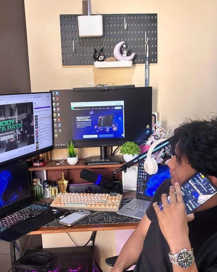 Berawal dari Kesulitan Ekonomi, Ahmad Dhany Nusantara Bangkit Lewat Bisnis Game hingga Membangun Berbagai Aset Siaran Berita — Ahmad Dhany Nusantara , seorang pemuda yang memulai perjalanan dari keterbatasan ekonomi, berhasil membangun bisnis di industri game hingga menghasilkan omzet tiga digit. Dari hasil kerja keras tersebut, ia secara bertahap mulai membangun sejumlah aset, mulai dari kendaraan, investasi perkebunan sawit, hingga portofolio saham dan aset kripto. Perjalanan Ahmad Dhany tidak dimulai dari kondisi yang serba berkecukupan. Ia pernah menjalani masa ketika kondisi ekonomi menjadi tantangan dalam kehidupan sehari-hari. Makan dengan lauk seadanya, menghadapi keterbatasan finansial, hingga menerima kata yang memenuhi karena kondisi ekonomi menjadi bagian dari perjalanan yang pernah ia lalui.... https://siaran-berita.com/berawal-dari-kesulitan-ekonomi-ahmad-dhany-nusantara-bangkit-lewat-bisnis-game-hingga-membangun-berbagai-aset/ Berawal dari Kesulitan Ekonomi, Ahmad Dhany Nusantara Bangkit Lewat Bisnis Game hingga Membangun Berbagai Aset Siaran Berita — Ahmad Dhany Nusantara , seorang pemuda yang memulai perjalanan dari keterbatasan ekonomi, berhasil membangun bisnis di industri game hingga menghasilkan omzet tiga digit. Dari hasil kerja keras tersebut, ia secara bertahap mulai membangun sejumlah aset, mulai dari kendaraan, investasi perkebunan sawit, hingga portofolio saham dan aset kripto. Perjalanan Ahmad Dhany tidak dimulai dari kondisi yang serba berkecukupan. Ia pernah menjalani masa ketika kondisi ekonomi menjadi tantangan dalam kehidupan sehari-hari. Makan dengan lauk seadanya, menghadapi keterbatasan finansial, hingga menerima kata yang memenuhi karena kondisi ekonomi menjadi bagian dari perjalanan yang pernah ia lalui.... https://siaran-berita.com/berawal-dari-kesulitan-ekonomi-ahmad-dhany-nusantara-bangkit-lewat-bisnis-game-hingga-membangun-berbagai-aset/