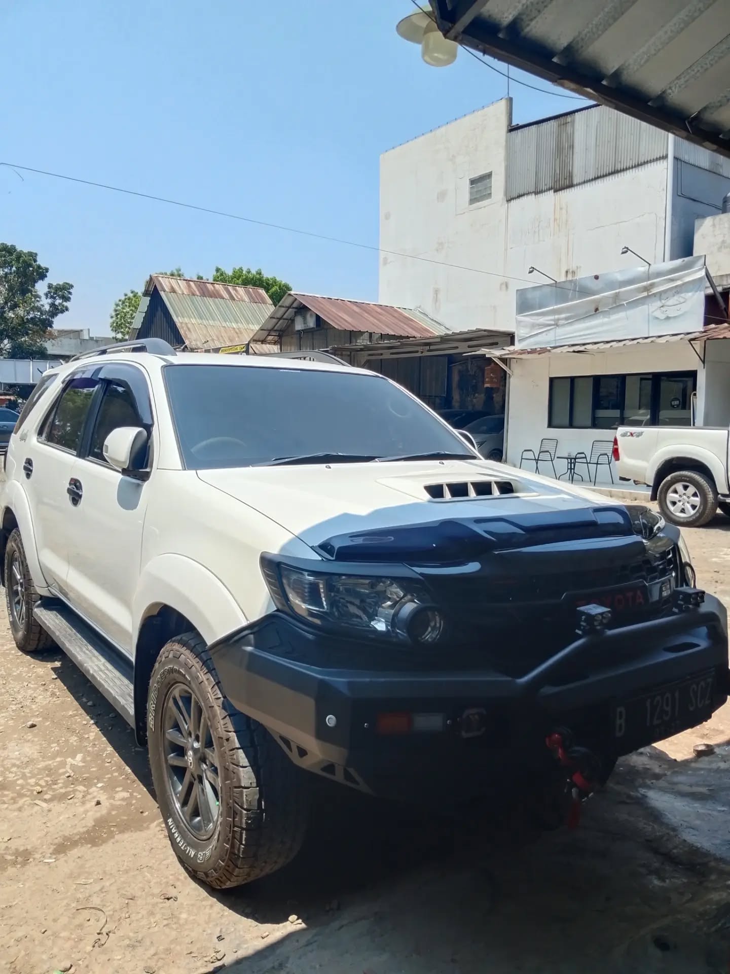 Tampil keren dengan bumper variasi😎 #fortuner . . #bodyrepairbandung #catmobilbandung #repaint #bengkelmobil
