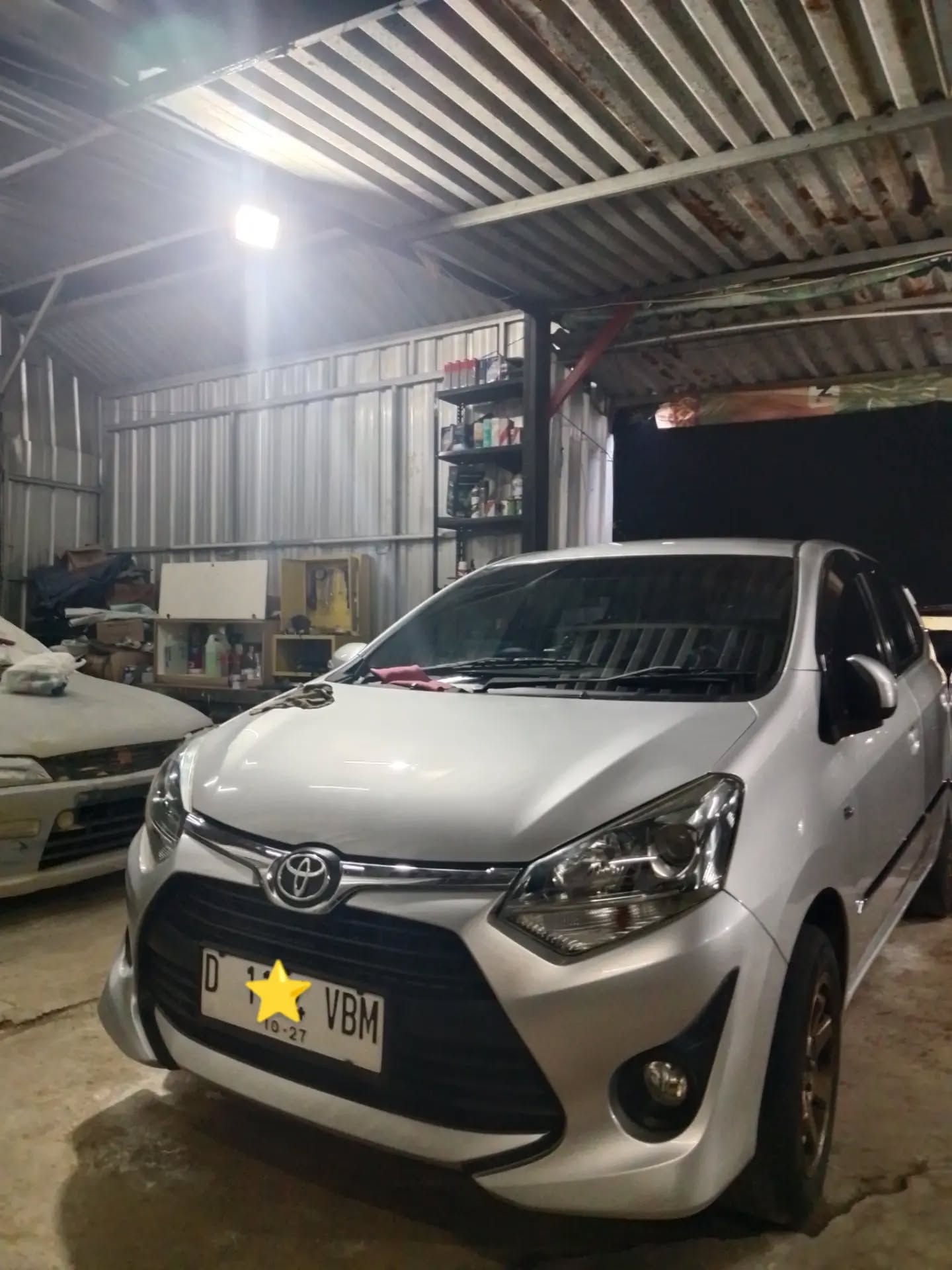 Tampil percaya diri kembali #toyotaagya . . #bengkelcat #repaint #bodyrepairbandung #bandung