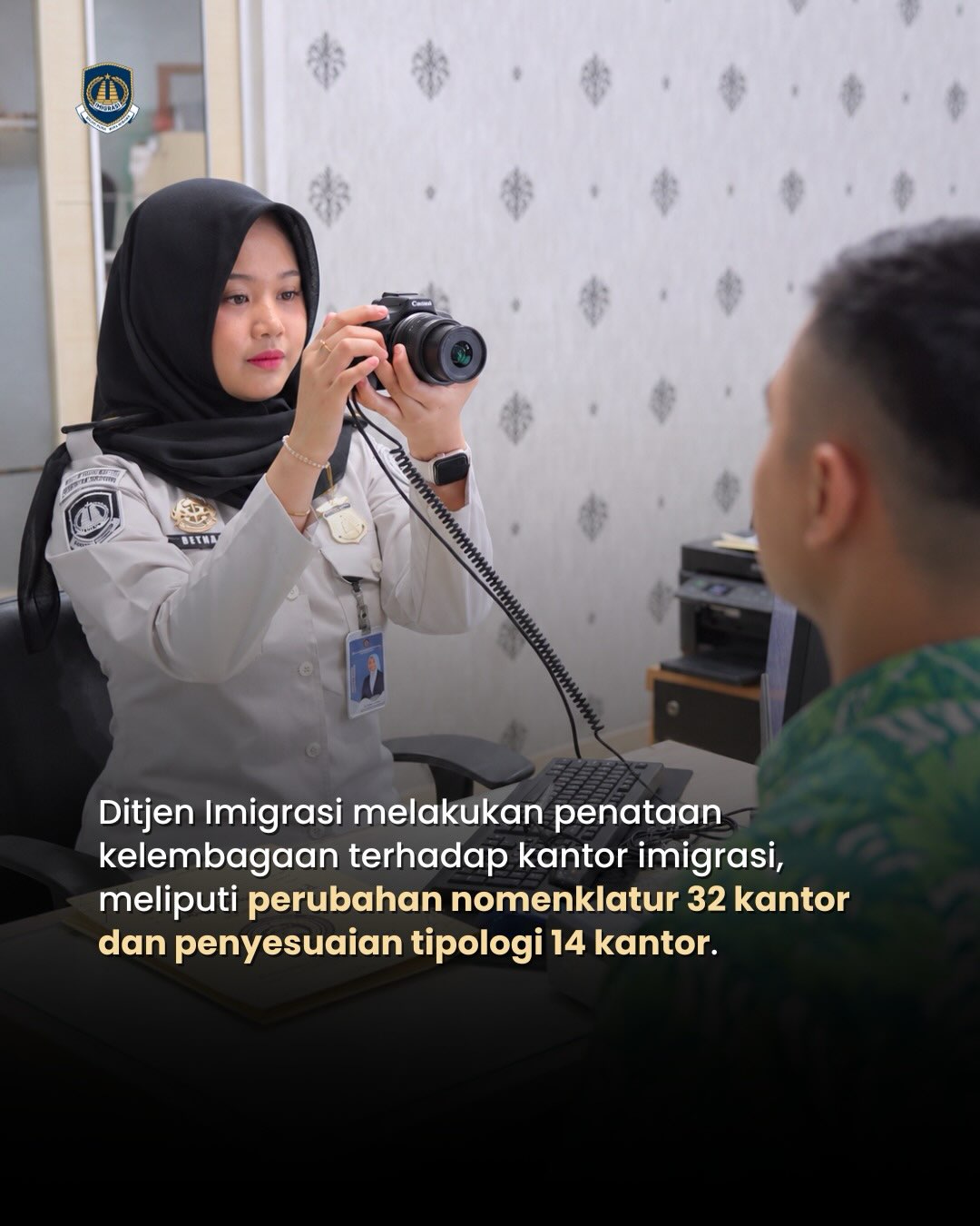 Ditjen Imigrasi melakukan penataan kelembagaan terhadap kantor imigrasi di Indonesia, meliputi perubahan nomenklatur 32 Kantor Imigrasi dan penyesuaian tipologi 14 Kantor Imigrasi.
Penataan ini telah mendapat persetujuan Menteri PANRB dan ditetapkan melalui Kepmen Imipas Nomor M.IP-30.OT.01.03 Tahun 2026 yang berlaku mulai 5 Oktober 2026.
Perubahan nama dilakukan untuk menyesuaikan karakteristik dan cakupan wilayah layanan, antara lain Kantor Imigrasi Surabaya menjadi Kantor Imigrasi Juanda, Kantor Imigrasi Medan menjadi Kantor Imigrasi Kualanamu, dan Kantor Imigrasi Tobelo menjadi Kantor Imigrasi Halmahera Utara.
repost: @ditjen_imigrasi
#imigrasiuntukrakyat